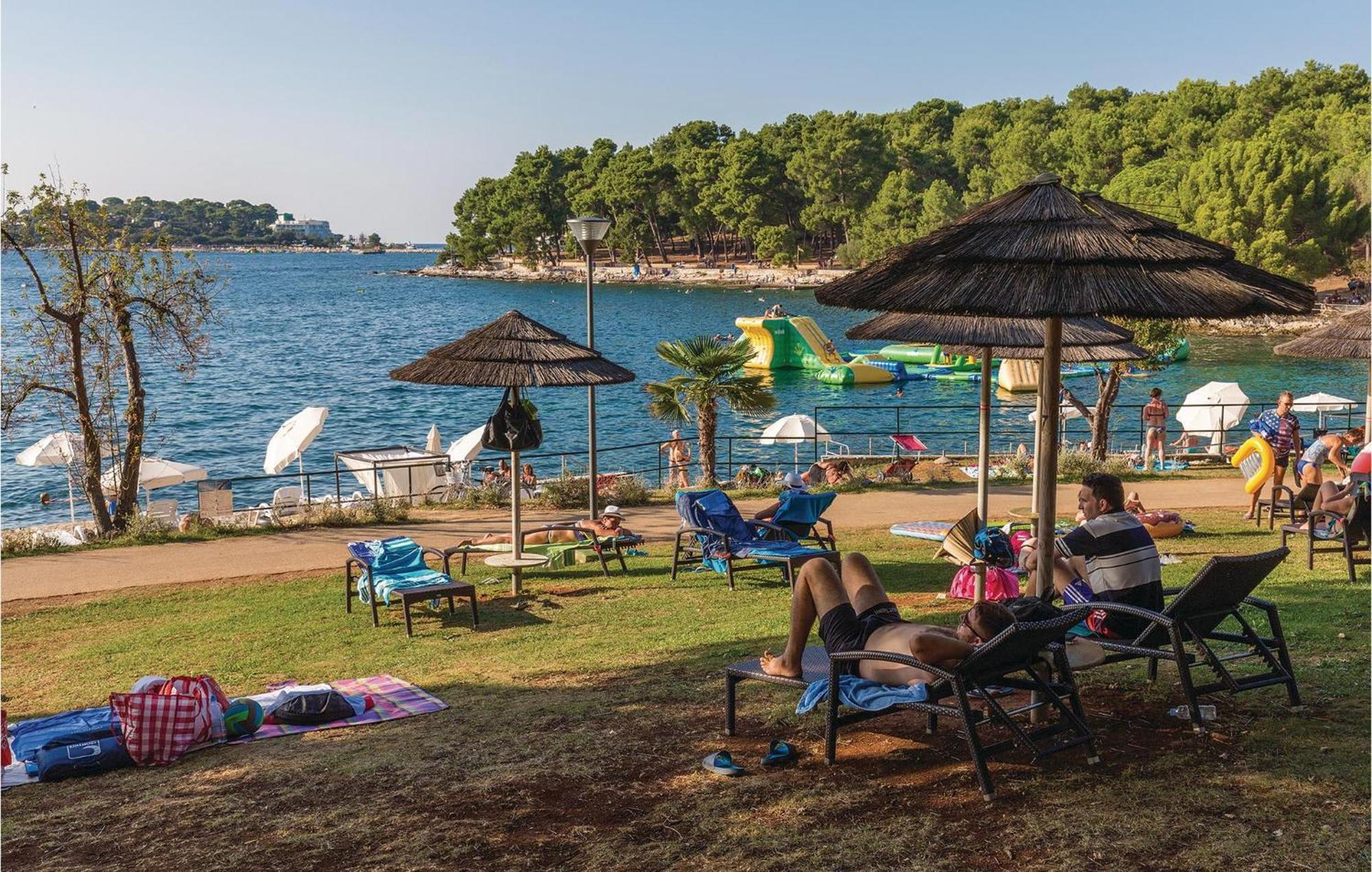 Amazing Apartment In Porec With Wifi 외부 사진