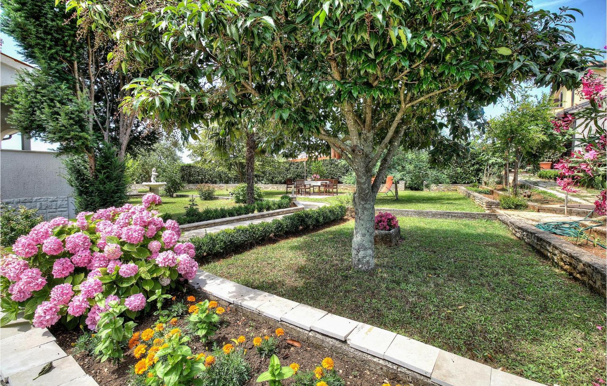 Amazing Apartment In Porec With Wifi 외부 사진