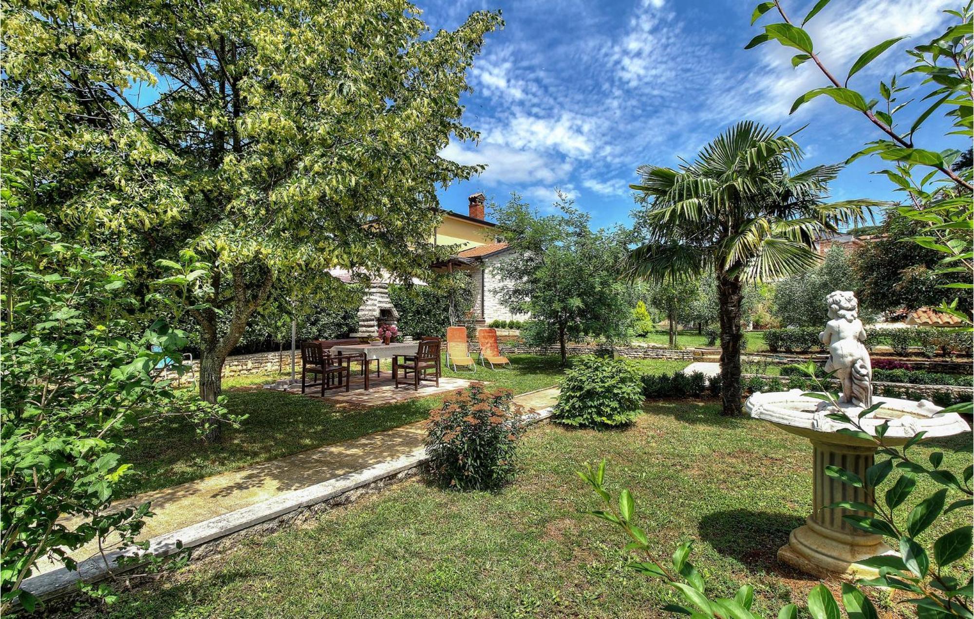 Amazing Apartment In Porec With Wifi 외부 사진