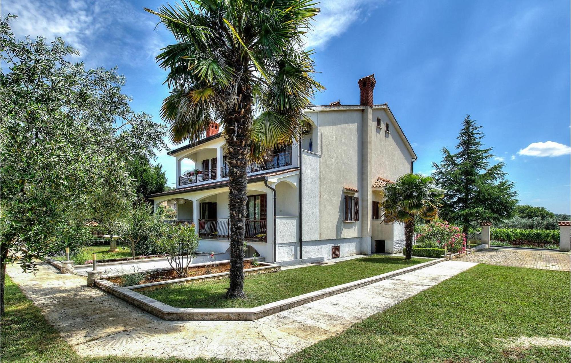 Amazing Apartment In Porec With Wifi 외부 사진