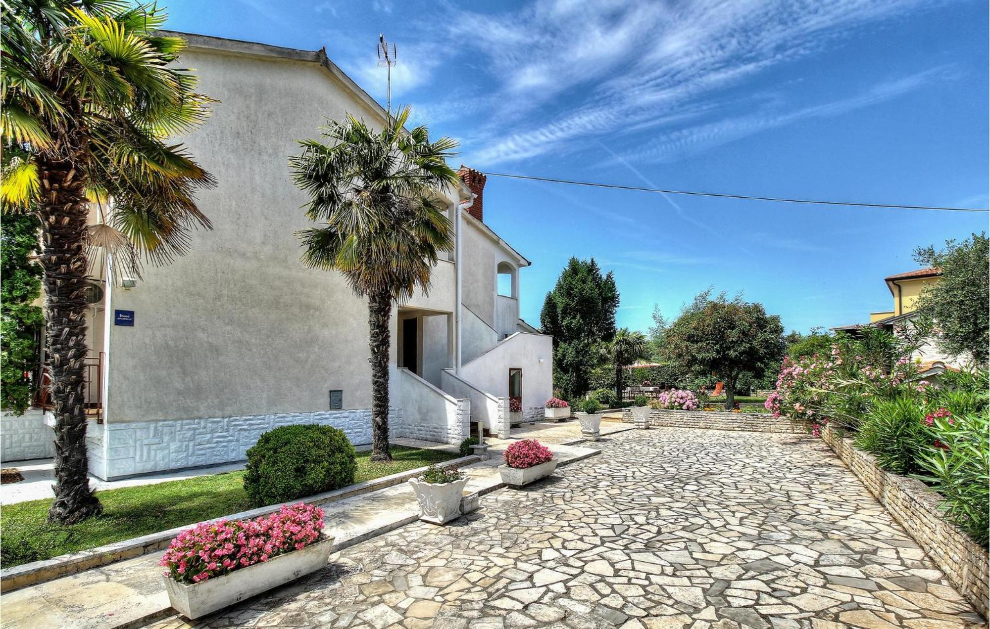Amazing Apartment In Porec With Wifi 외부 사진