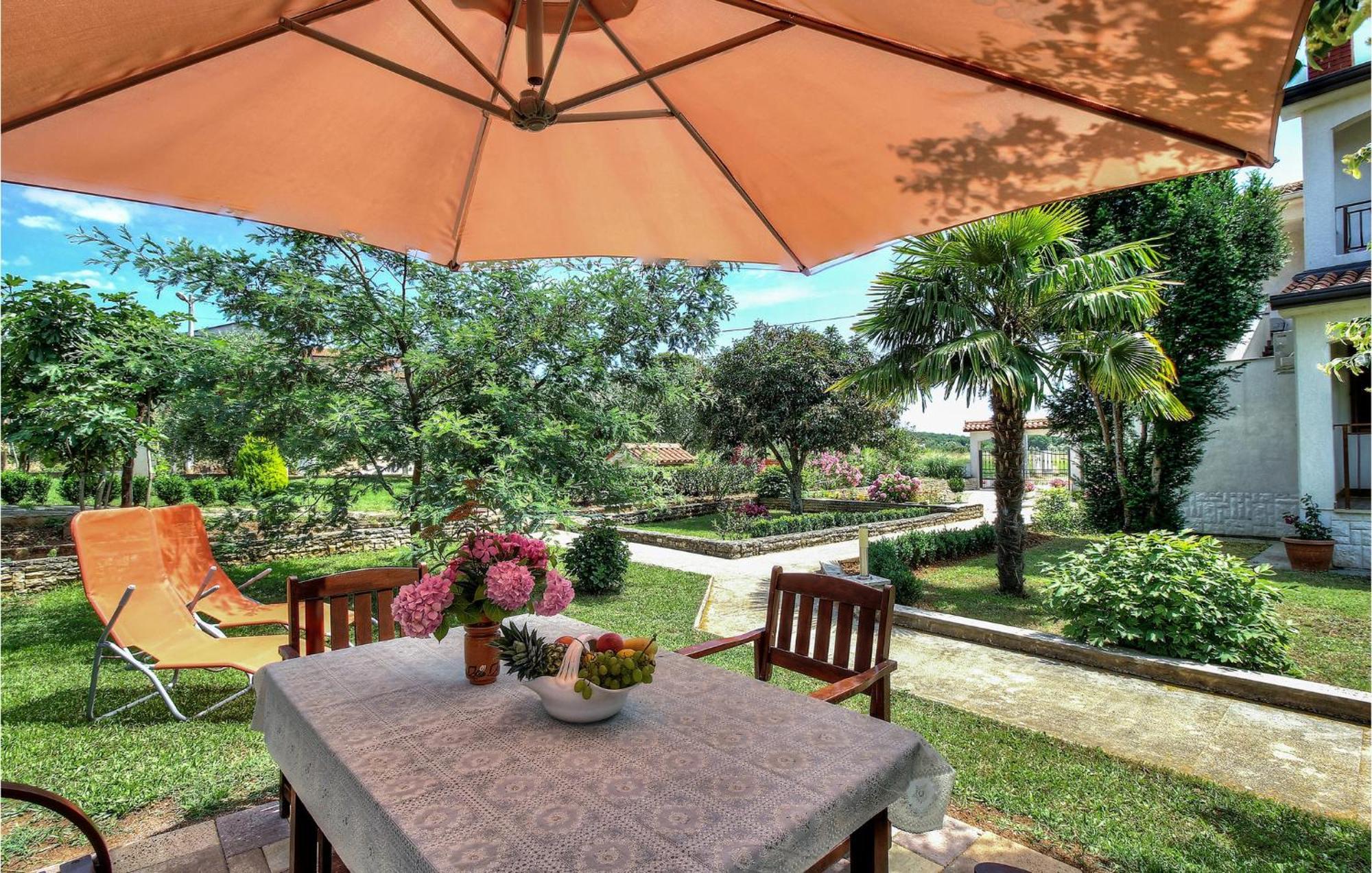 Amazing Apartment In Porec With Wifi 외부 사진